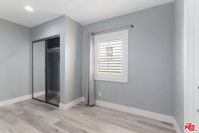 Building Photo - 1112 S Highland Ave
