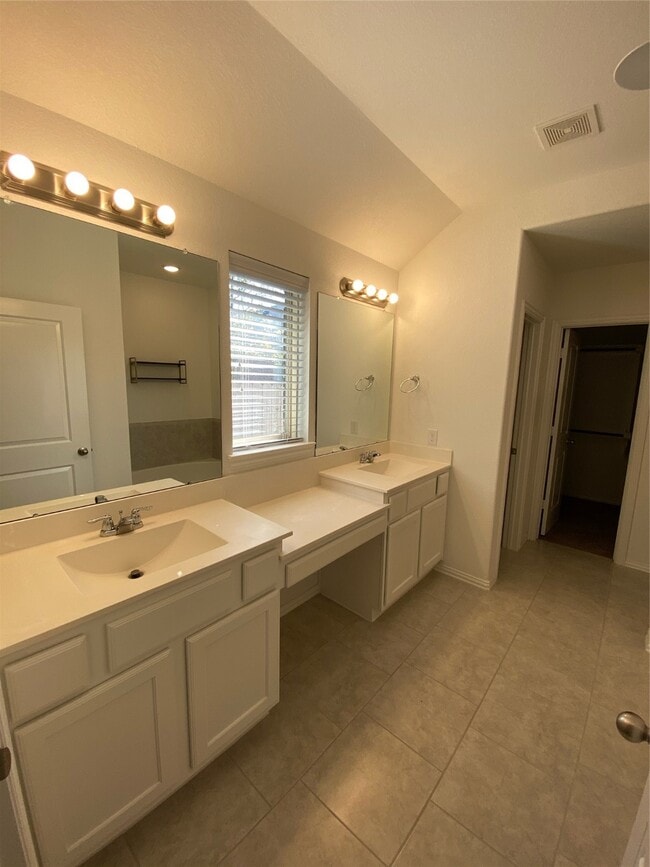 Building Photo - 210 Emory Birch