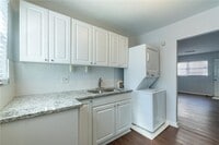 Building Photo - 560 Winton Terrace NE