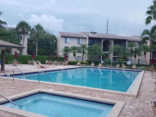 Building Photo - 204 Foxtail Dr