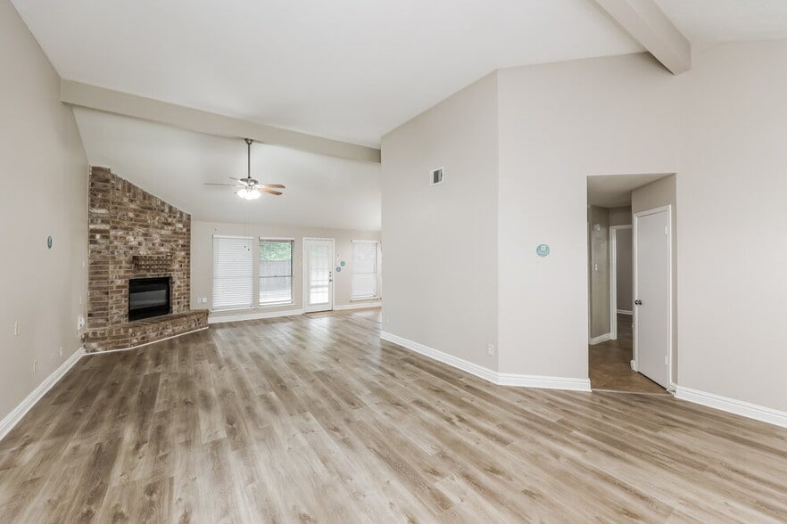 Building Photo - 8530 Sunny Ridge Dr
