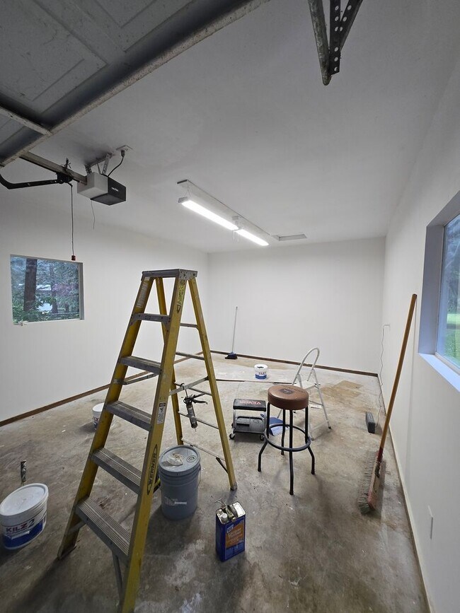 Building Photo - 114 N Prairie Rd