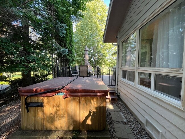 Building Photo - 2 Bed 2 Bath Unfurnished Golf Course Townhouse