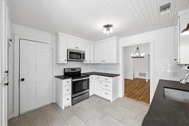 Building Photo - 1143 Bayshore Dr