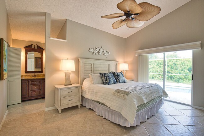 Building Photo - Seasonal Short-Term 2 Bed 2 Bath Heated Pool Villa with a Den in Harrington Lakes at Planation Go...