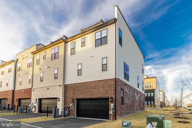 Building Photo - 43920 Ludwell Farm Square