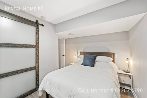 Building Photo - 10965 Gillette-