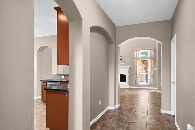 Building Photo - 25525 Oakhurst Forest Dr