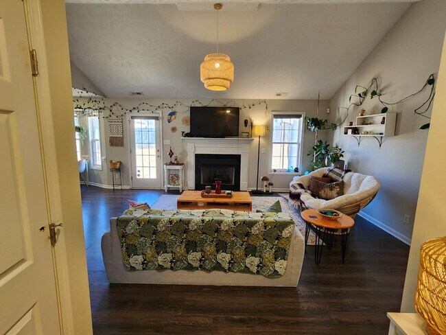 Building Photo - 1505 Laurel Oak Dr
