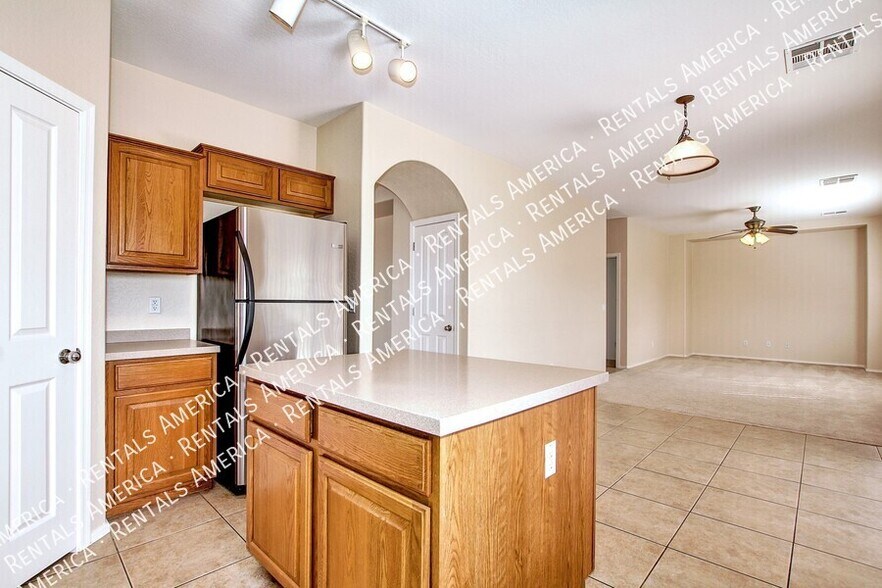 Building Photo - 935 E Blue Spruce Ln