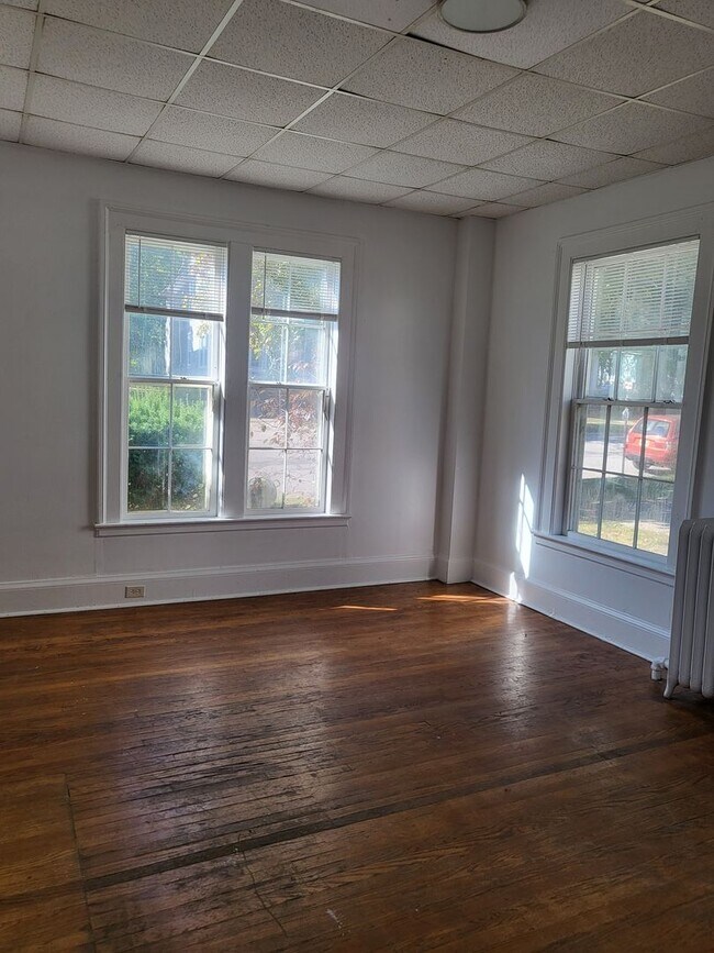 Building Photo - 118 College Pl