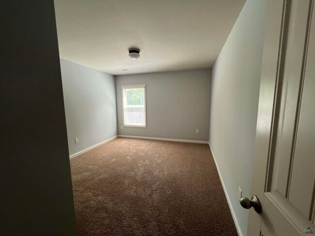 Building Photo - 204 Arden Dr