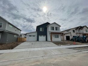 Building Photo - 513 Spaniel Ln
