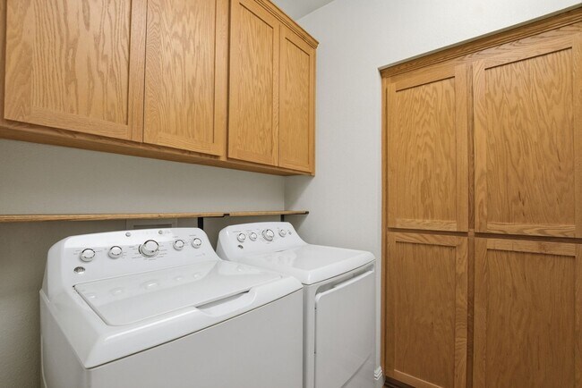 Building Photo - 4 Bed 3 Bath Single Family Home in Napa