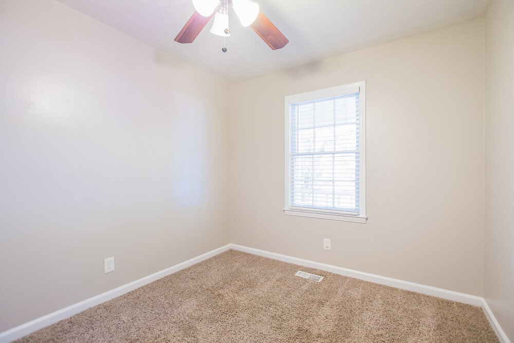 Building Photo - 155 Sunny Ln