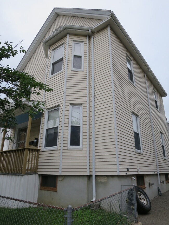 Building Photo - 95 Flint St