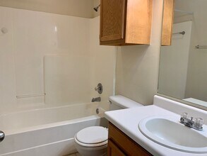 Building Photo - 2/2 For Rent in Barnett Bend!