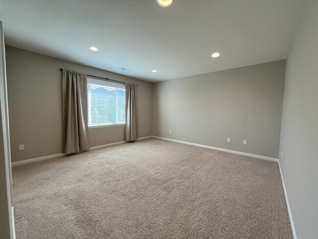 Building Photo - Spacious 4-Bedroom + Bonus Room with Modern Kitchen, Solar Panels & Private Fenced Backyard!