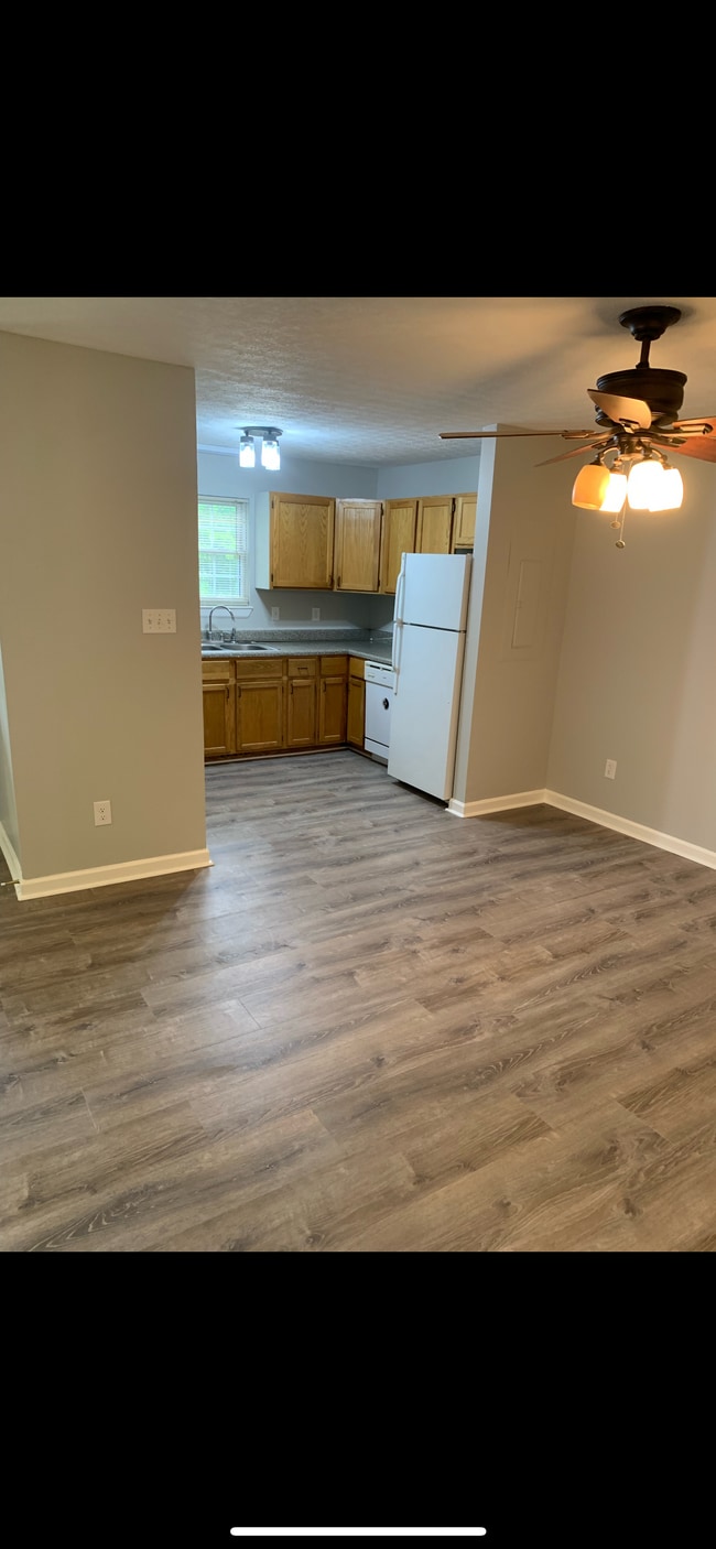 Building Photo - 135 W 14th Ave