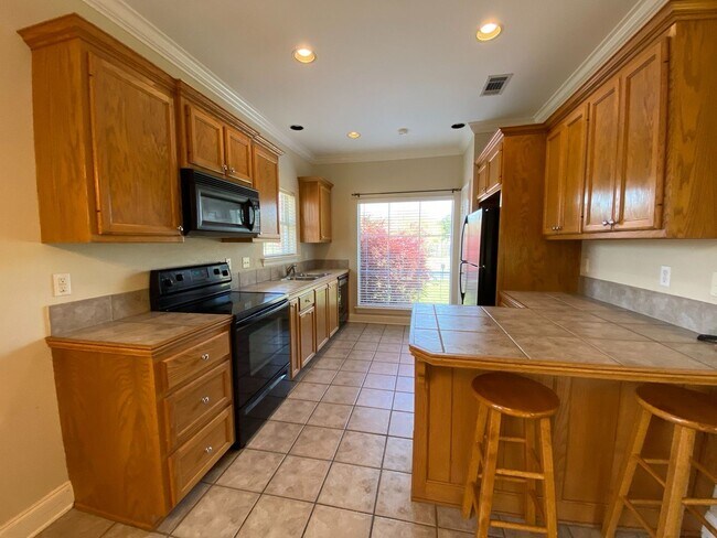 Building Photo - 3 Bed, 2 Bath in Worthington Lake