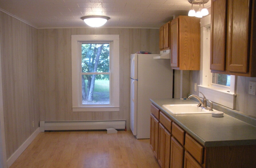 Building Photo - 172 Saco Ave