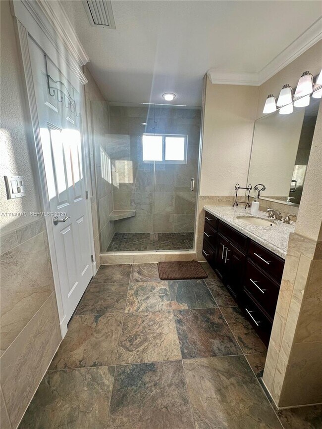 Building Photo - 1516 Aqueduct Ln