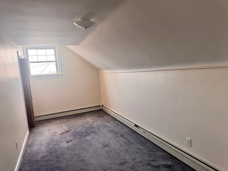 Building Photo - 127 Bentley Ave