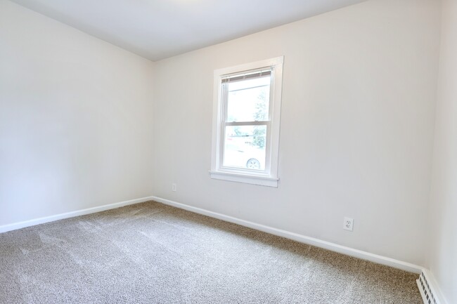 Building Photo - 3728 Standish Ave