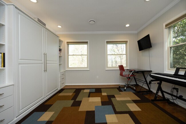 Building Photo - Beautifully renovated large home in CHCCS school district! Available mid-June!