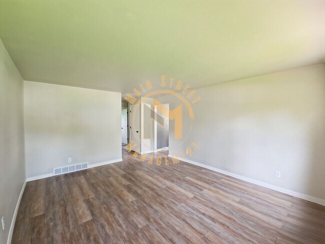 Building Photo - 1212 E Sylvan Ave