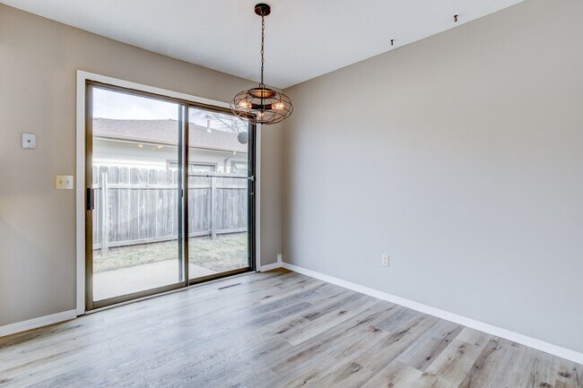 Building Photo - Four Bed, Two Bath!