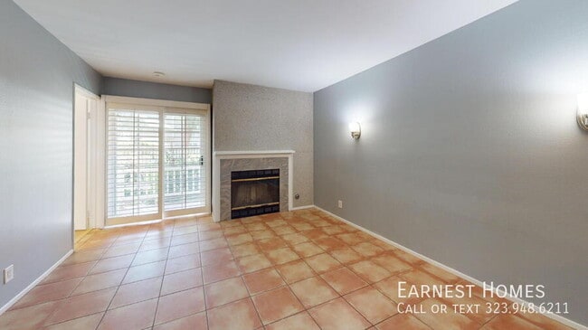 Building Photo - 6628 N Clybourn Ave