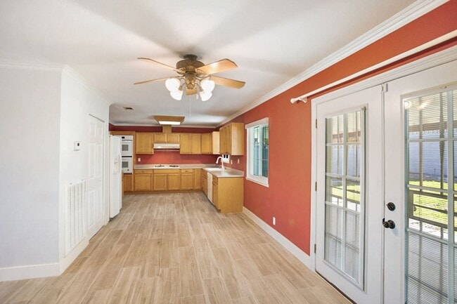 Building Photo - Beautiful, nicely updated, ENERGY EFFICIENT HOME FOR LOW UTILITY BILLS