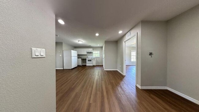 Building Photo - 425 F St