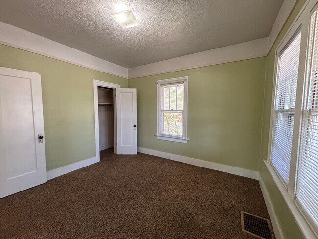 Building Photo - 739 S Arthur Ave