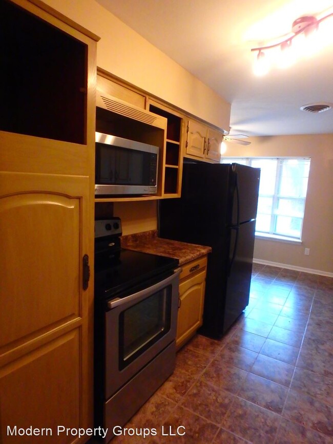 Building Photo - 4 br, 3.5 bath House - 3306 Martha Dr