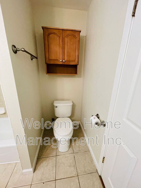 Building Photo - 2561 Olympic Blvd