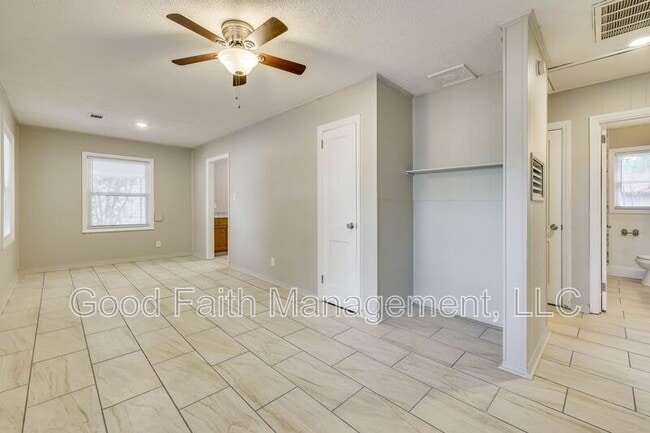 Building Photo - 1813 Alder Dr