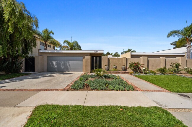 Building Photo - REMODELED 4 BD/3.5 BA RANCH STYLE HOME IN DOVER SHORES