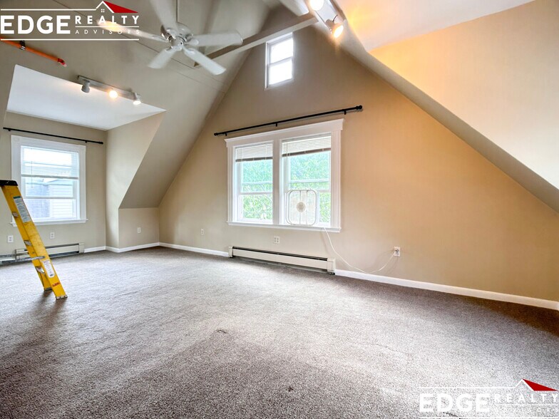 Building Photo - 555 Washington St