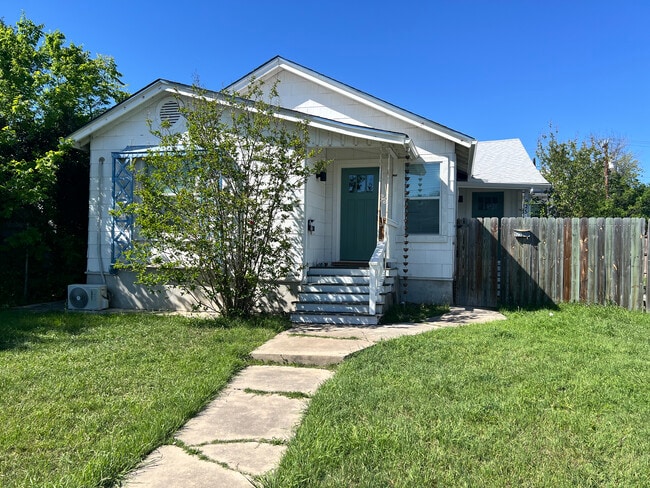 Building Photo - 925 Donaldson Ave
