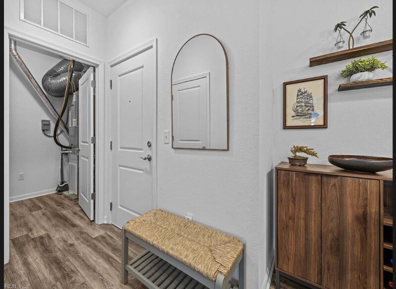 Building Photo - 1725 Dromolin Dr