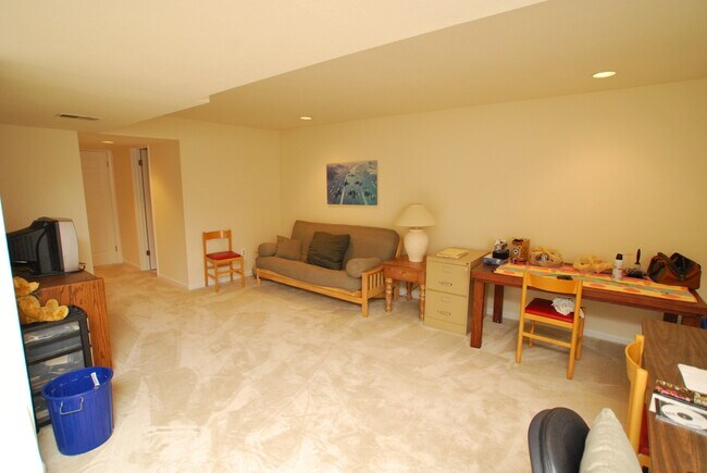 Building Photo - 15216 Falconbridge Terrace