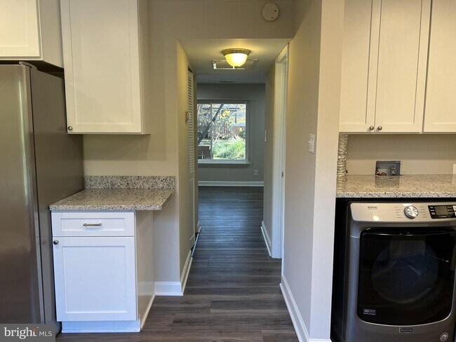 Building Photo - 1635 Westwind Way