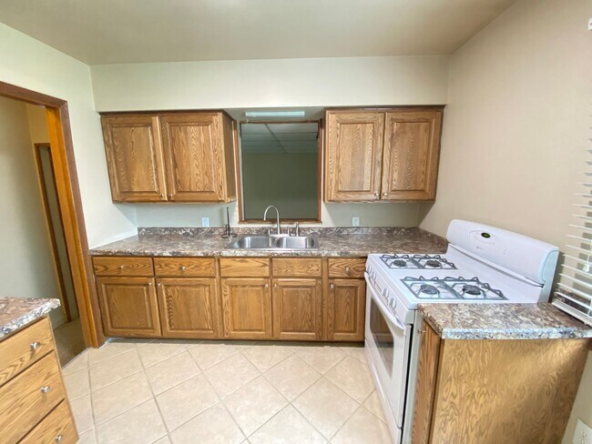 Building Photo - Now leasing for May 2026! Four Bed/Two Bath