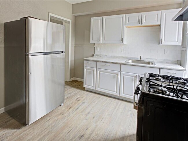 Building Photo - Welcome to 6730 Vermont!