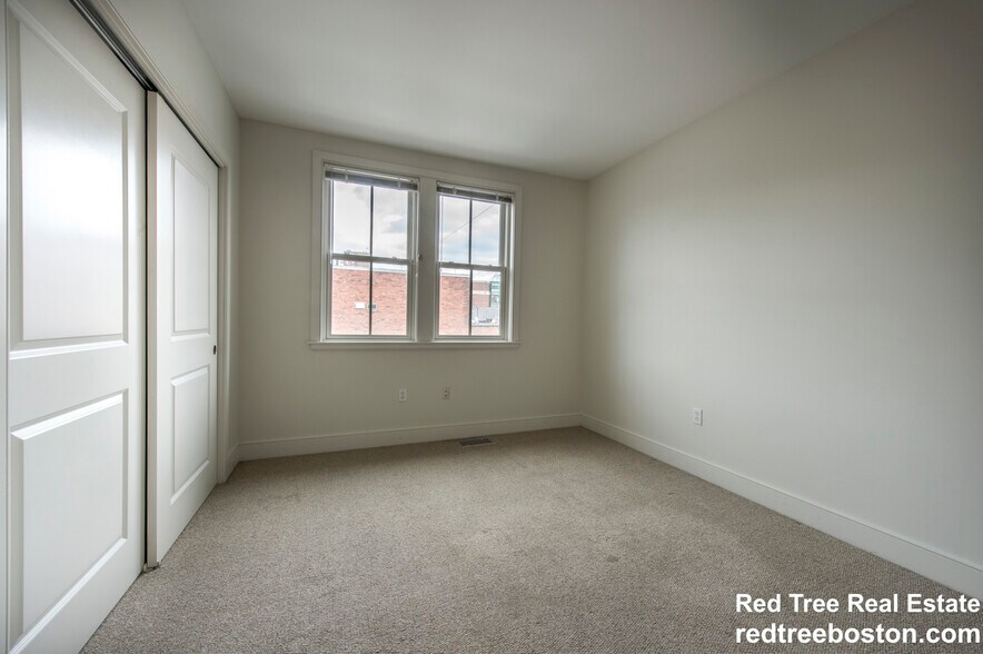 Building Photo - 110 Second St. Unit PH04