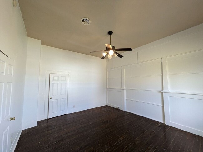 Building Photo - 1385 Long Ave