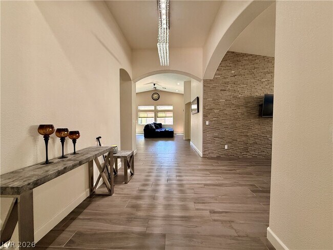 Building Photo - 8565 Hogan Falls Cir