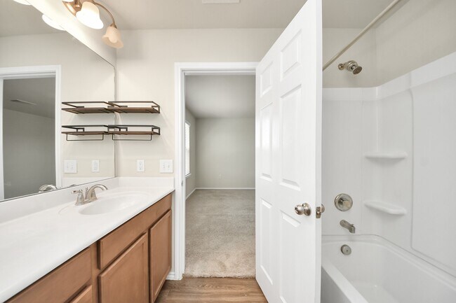 Building Photo - 15802 Sunny Stone Dr